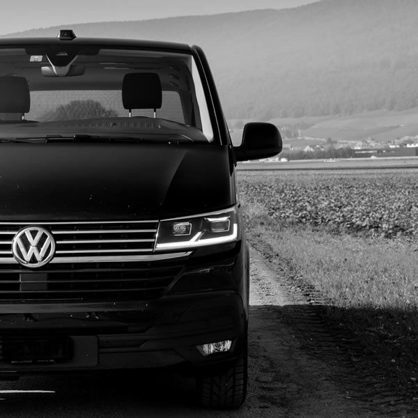luxury chauffeur driven airport transfers 
